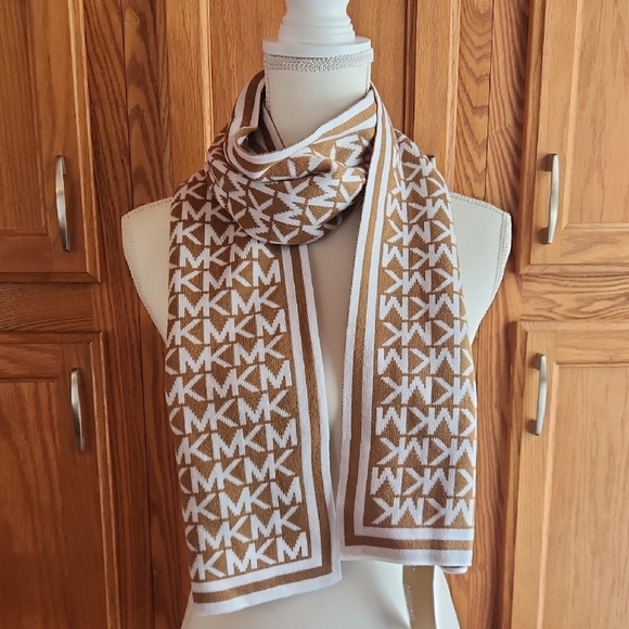 🆕️ Michael Kors Brown and White Logo Scarf NWT - Picture 1 of 5